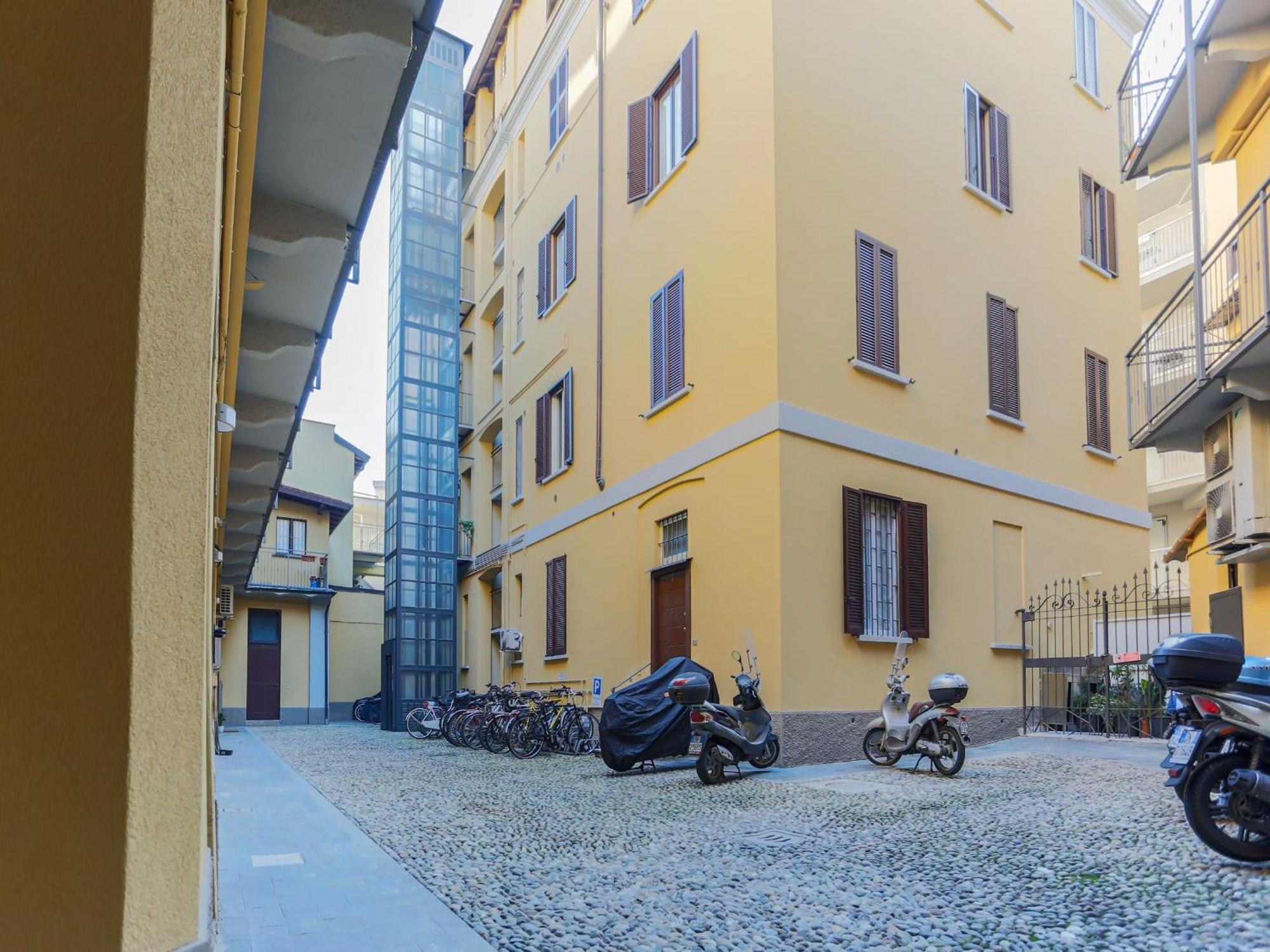 The Best Rent - Spacious Two Bedrooms Apartment Near Porta Romana Milano Dış mekan fotoğraf